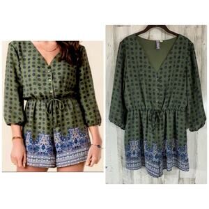 Alya Romper Size Medium‎ Olive Green Navy Vneck Medallion Geometric Lined